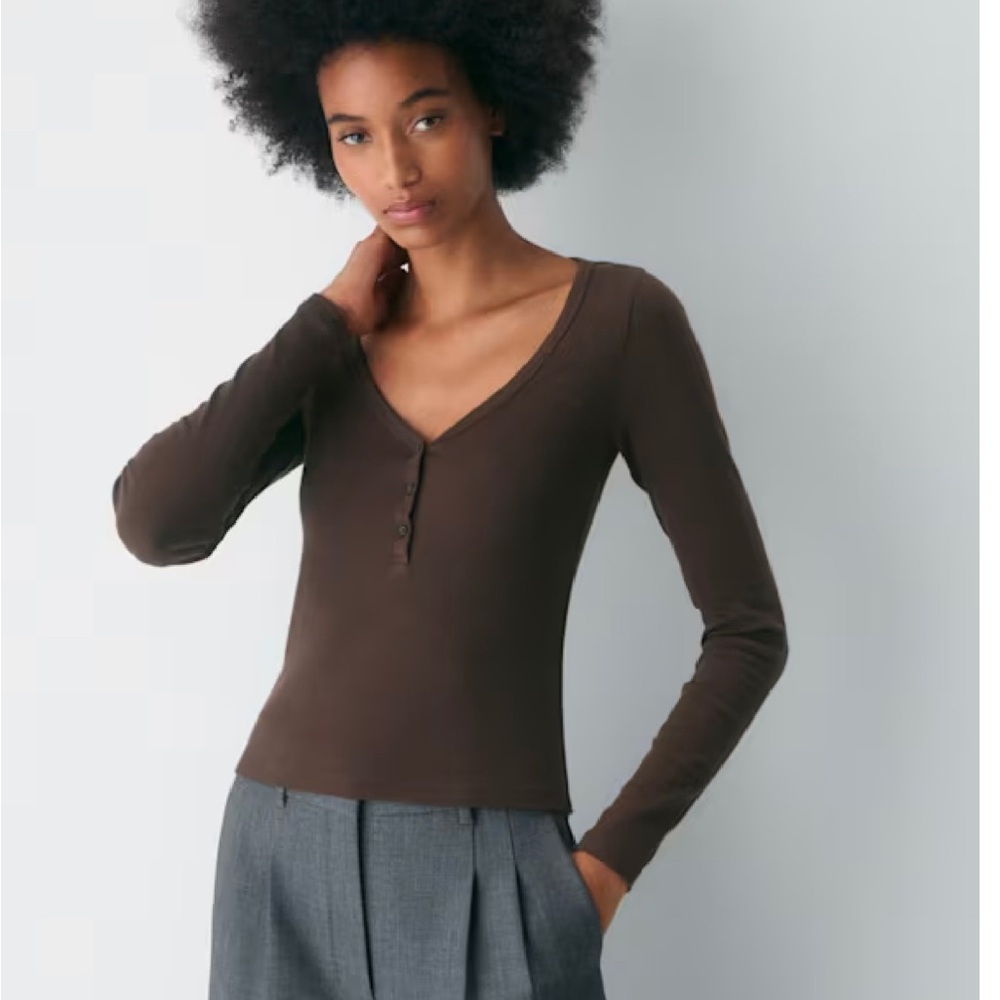 SUNDAY BEST ARITZIA Chocolate Ribbed Tee size small